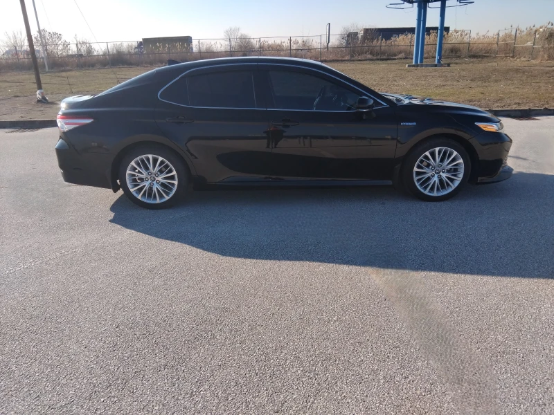 Toyota Camry XLE, снимка 4 - Автомобили и джипове - 53452846