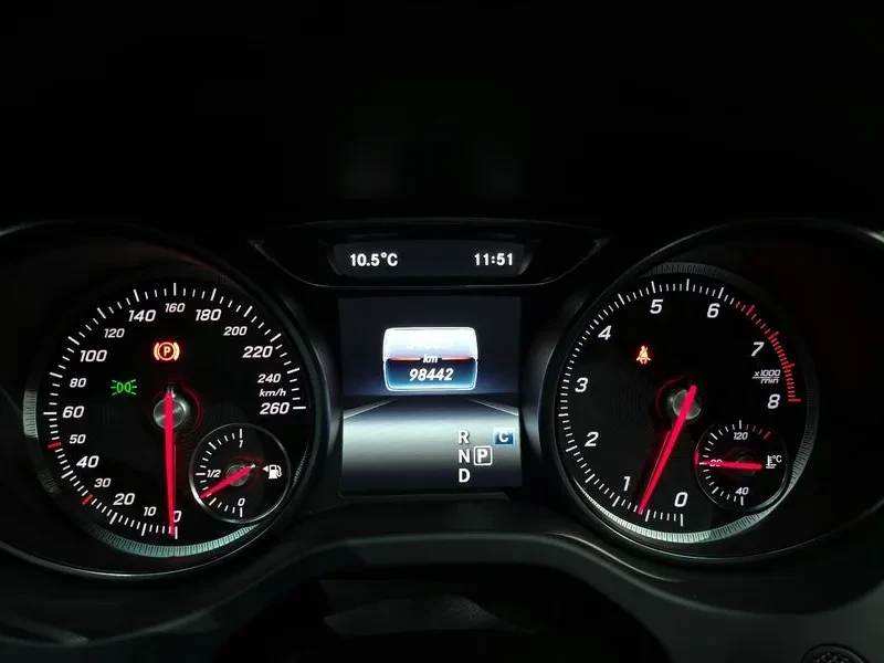 Mercedes-Benz CLA 2.5, снимка 8 - Автомобили и джипове - 54287626