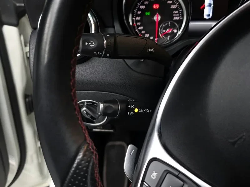 Mercedes-Benz CLA 2.5, снимка 17 - Автомобили и джипове - 54287626