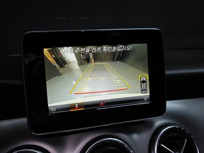 Mercedes-Benz CLA 2.5, снимка 15 - Автомобили и джипове - 54287626