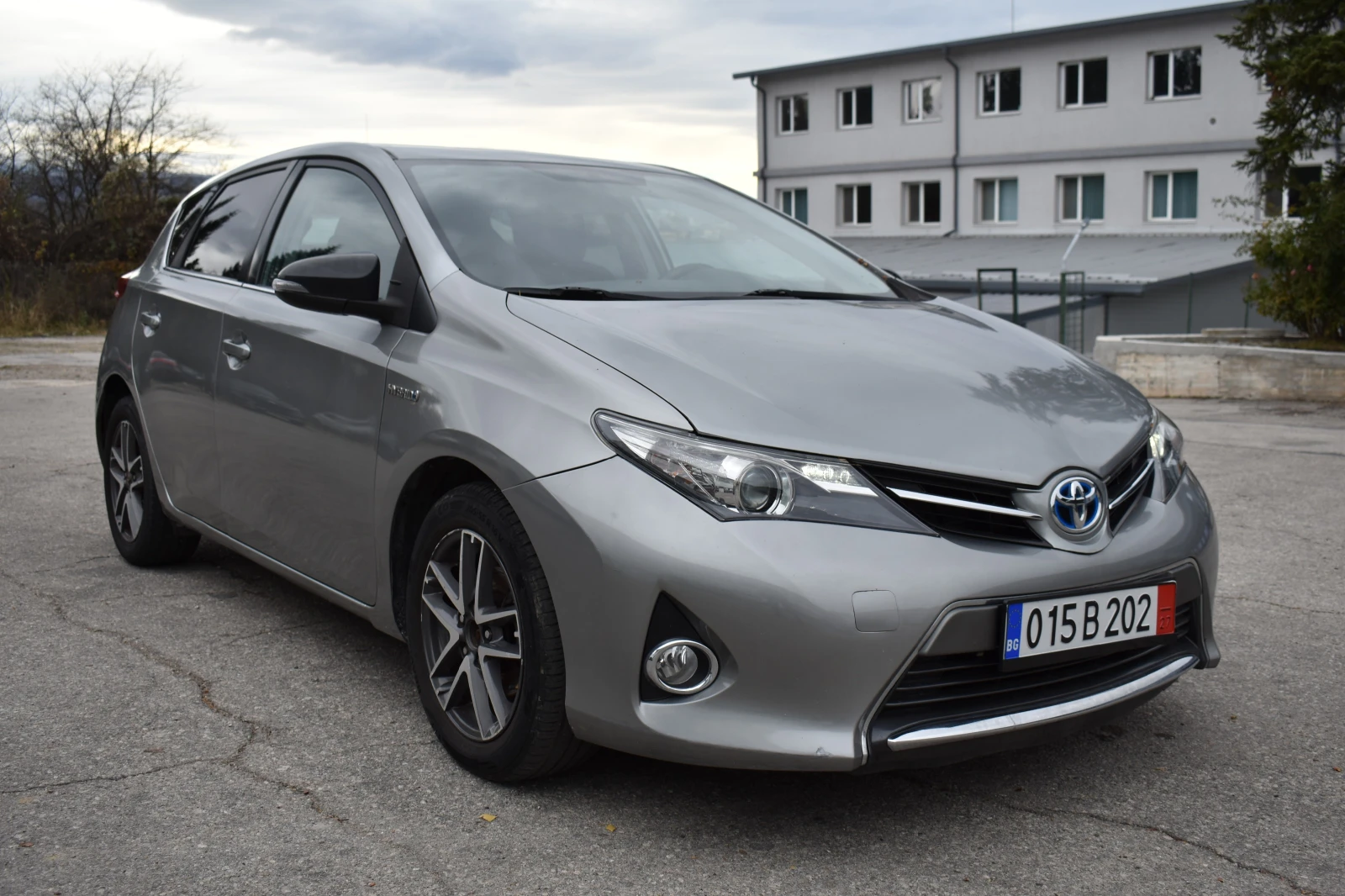 Toyota Auris 1.8HYBRID/NAVI/AUTOMAT/ПЪЛЕН СЕРВИЗ- TOYOTA!! - изображение 7