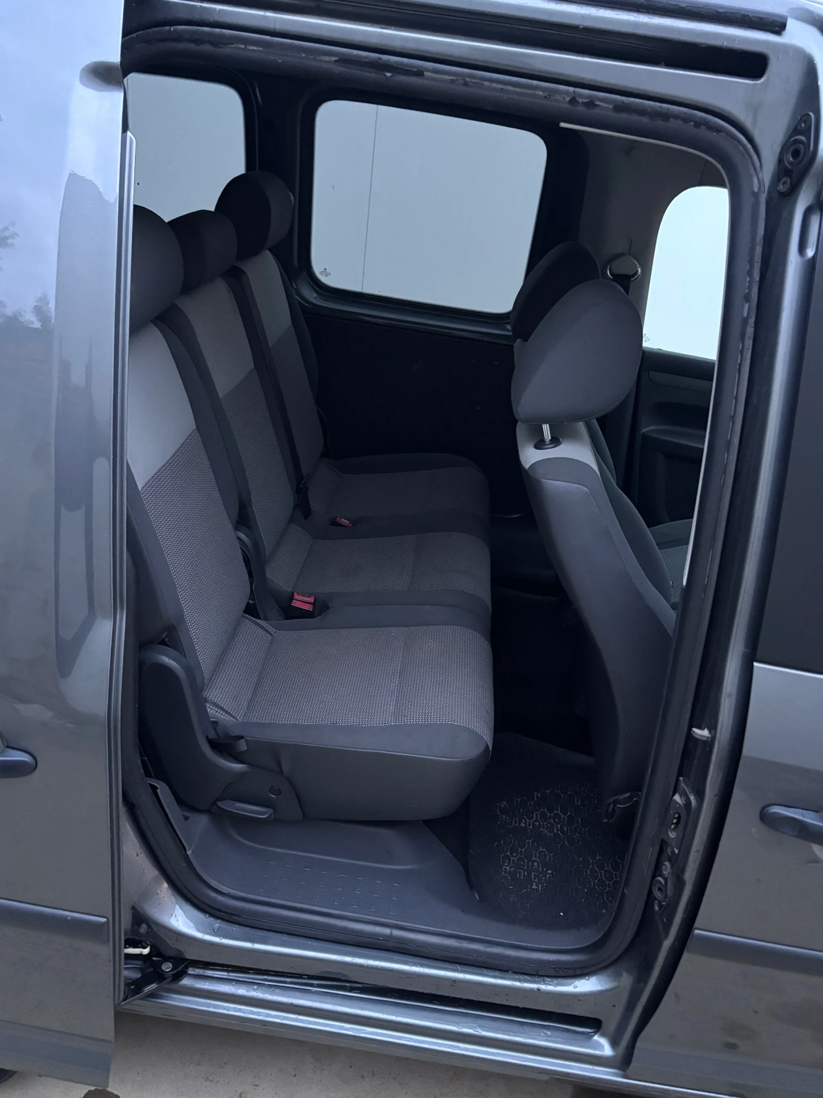 VW Caddy 2.0  TDI | Mobile.bg — изображение 12