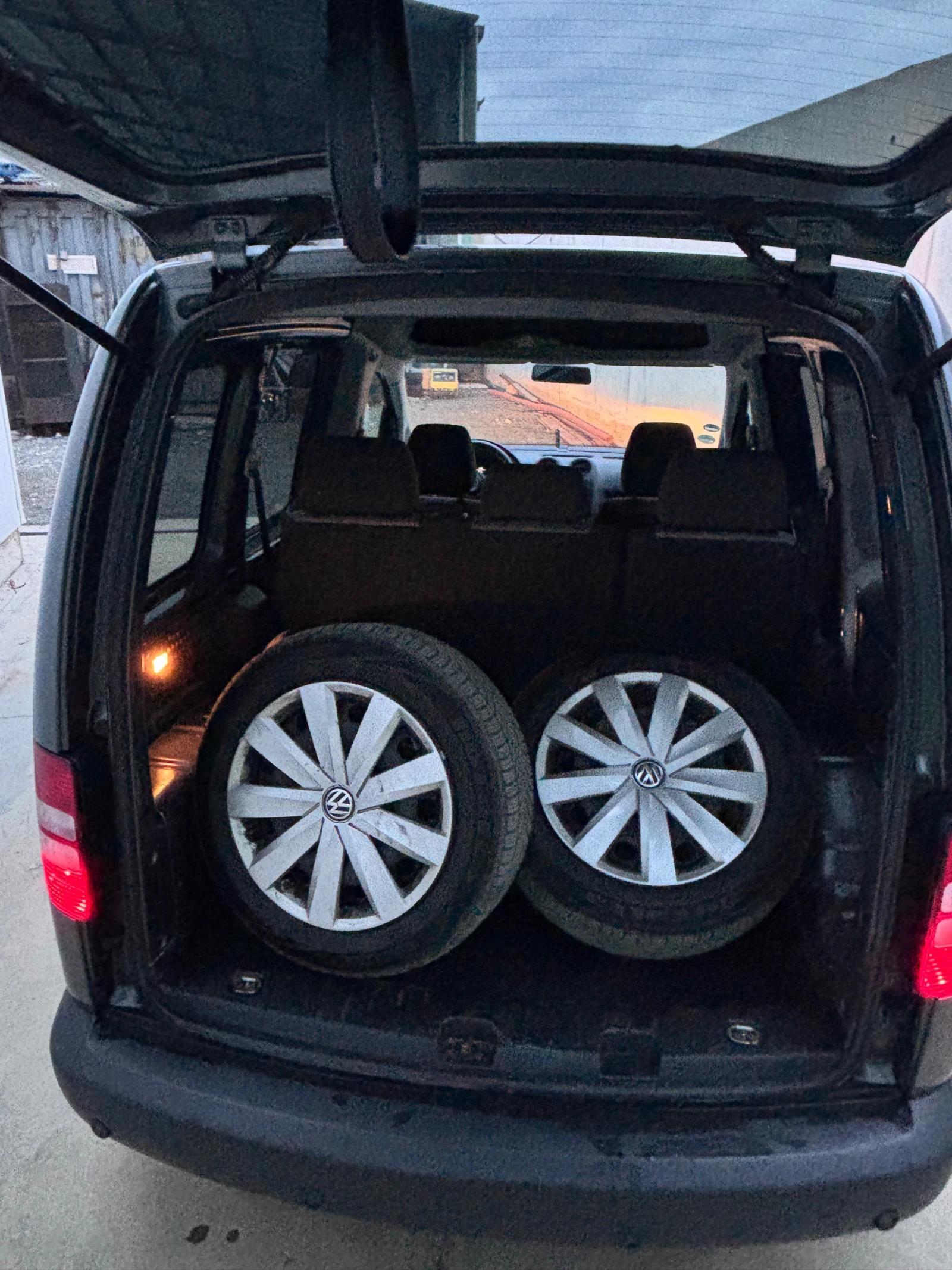 VW Caddy 2.0  TDI | Mobile.bg — изображение 11