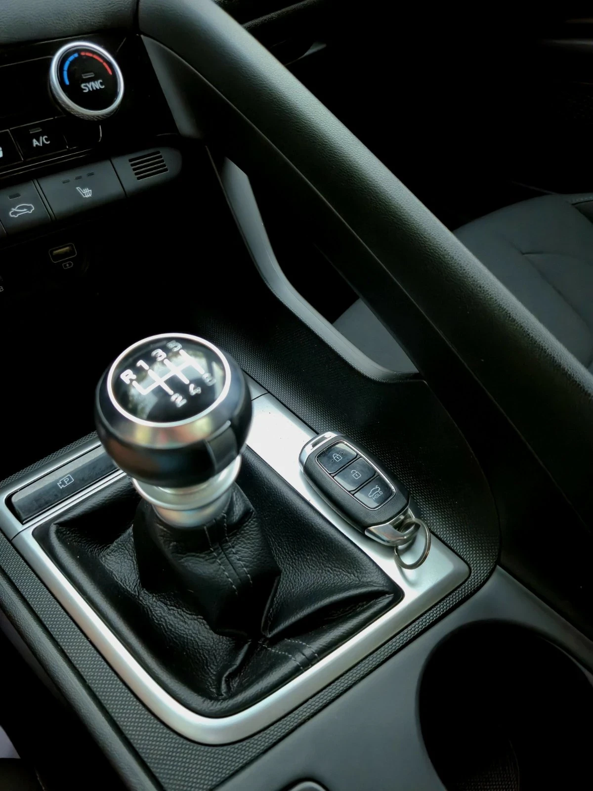 Hyundai Elantra 1.6 | Mobile.bg � ����������� 11