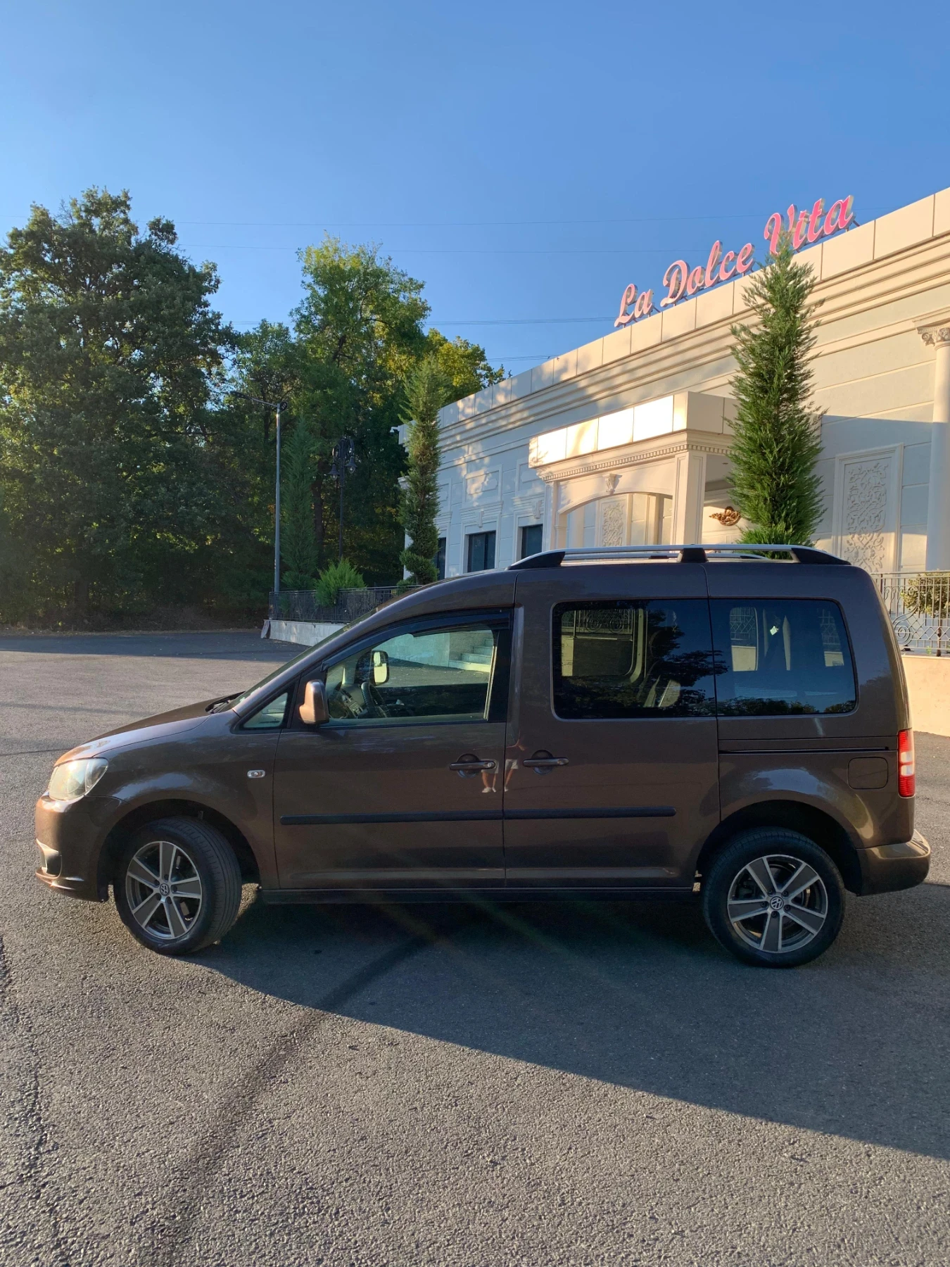 VW Caddy 2.0tdi 4Motion - изображение 10