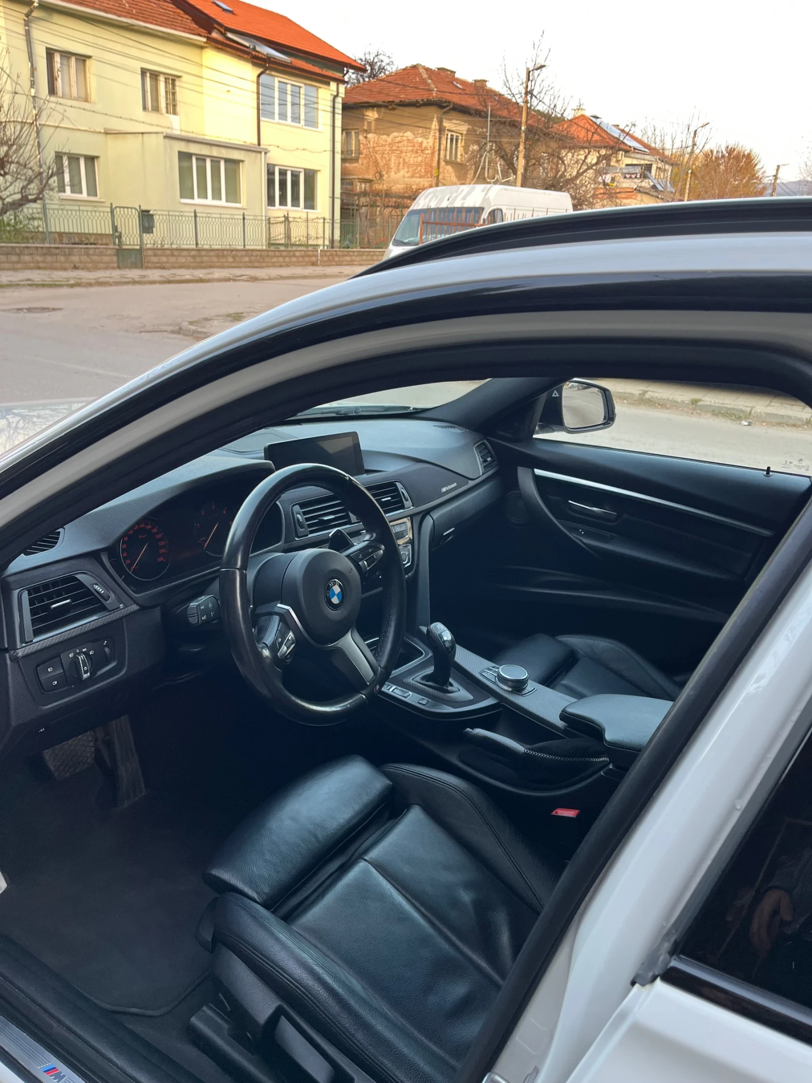 BMW 320 D XDrive LCI, M Performance  - изображение 8