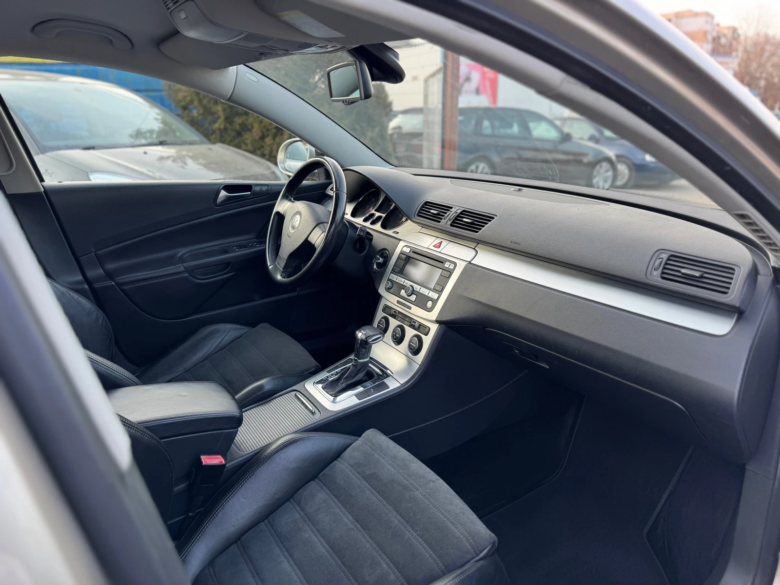 VW Passat 2.0TDI * Highline* Automatic, снимка 9 - Автомобили и джипове - 53780364