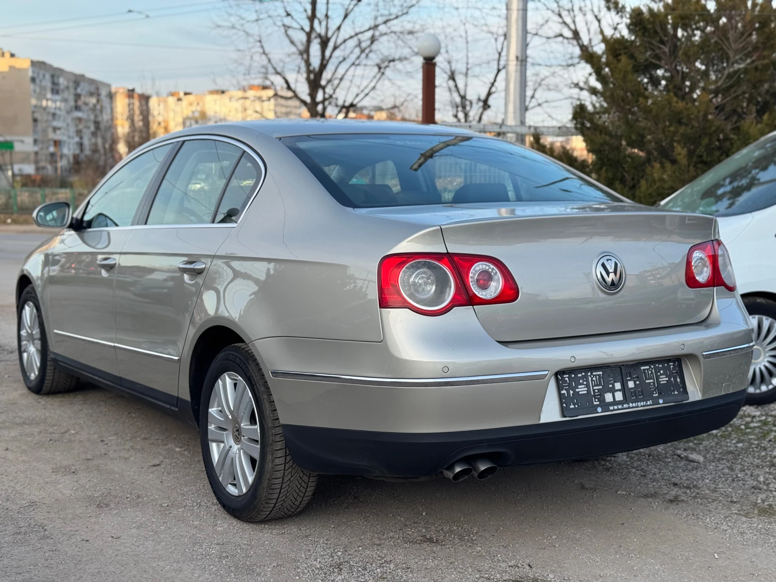 VW Passat 2.0TDI * Highline* Automatic, снимка 5 - Автомобили и джипове - 53780364