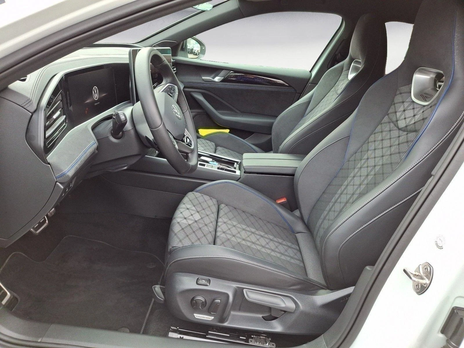 VW Passat 2.0 TDI 4-MOTION R-LINE BLACK STYLE 360 IQ-MATRIX , снимка 6 - Автомобили и джипове - 54487691