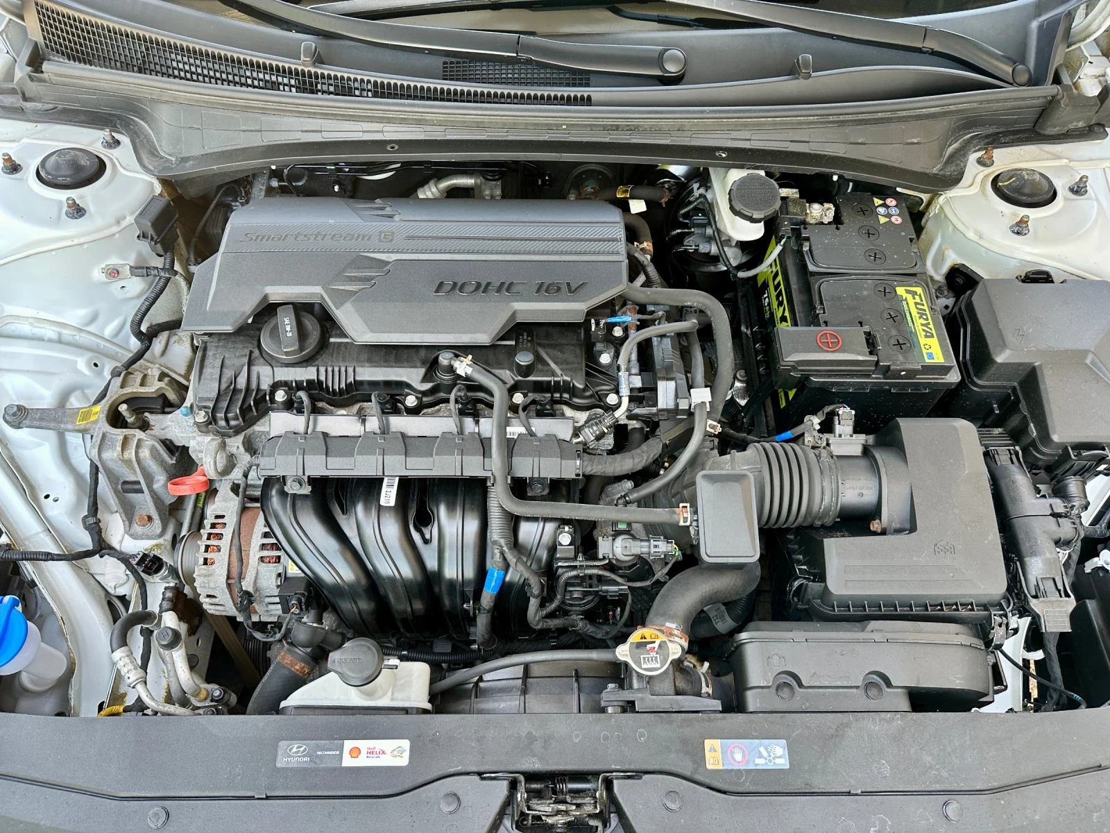 Hyundai Elantra 2.0 MPi, Автоматик 8 ст., ПОДГРЯВАНЕ, КЛИМАТРОНИК,, снимка 16 - Автомобили и джипове - 54543892