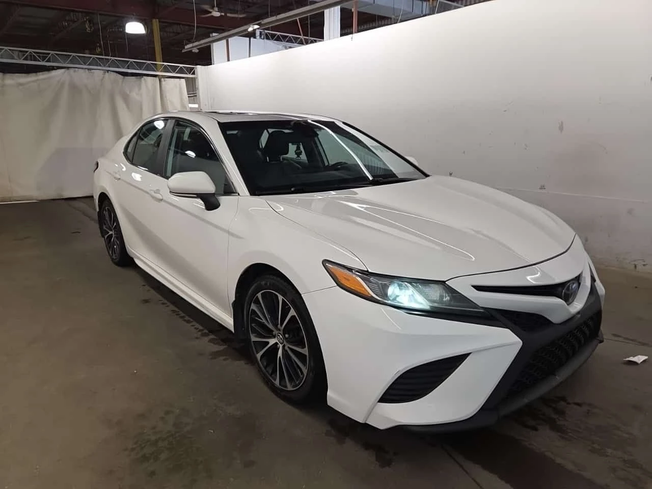 Toyota Camry * SE Auto * CARFAX * ОПЦИЯ ЗА ФИНАНСИРАНЕ, снимка 3 - Автомобили и джипове - 55547751