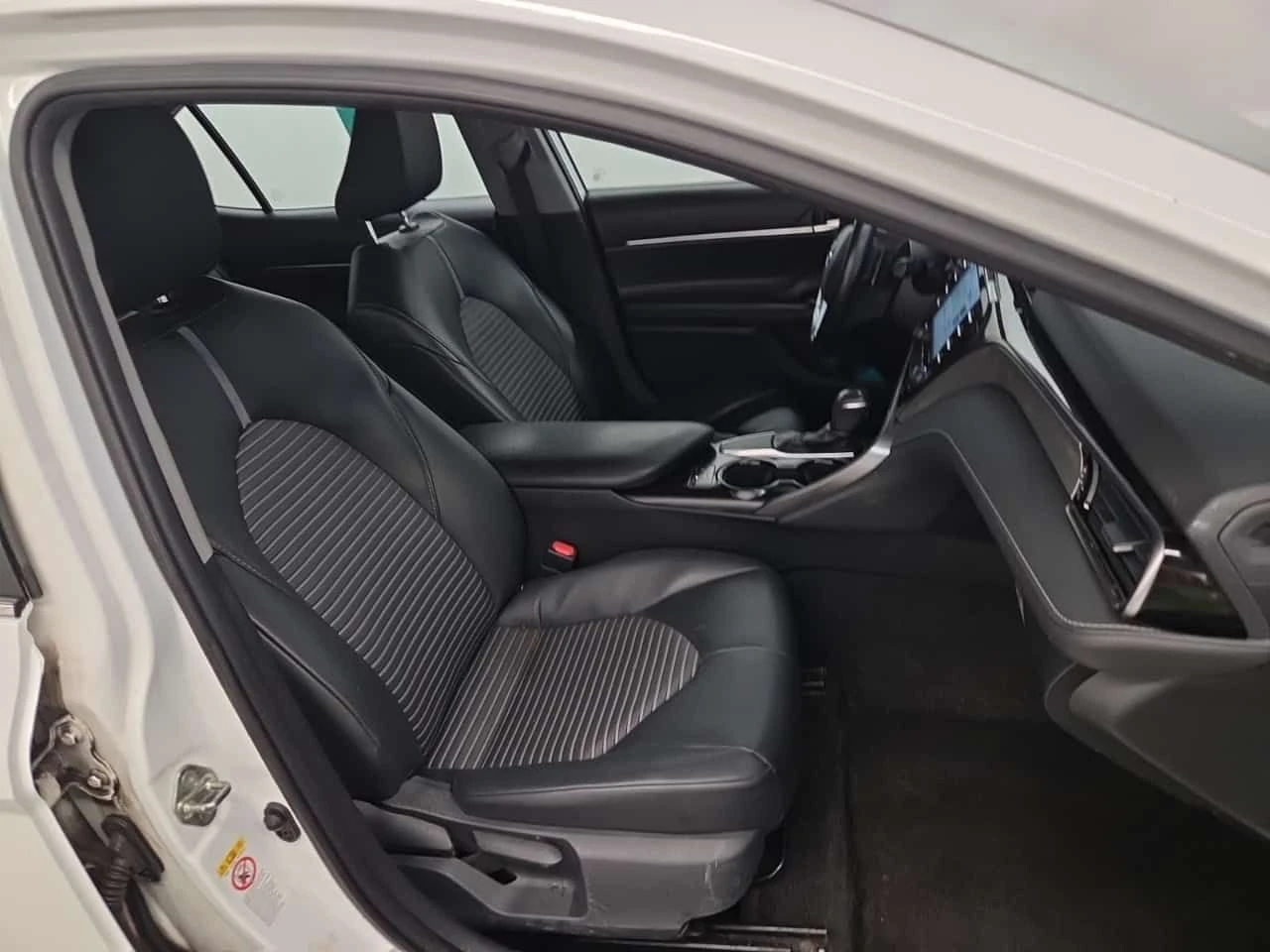 Toyota Camry * SE Auto * CARFAX * ОПЦИЯ ЗА ФИНАНСИРАНЕ, снимка 16 - Автомобили и джипове - 55547751