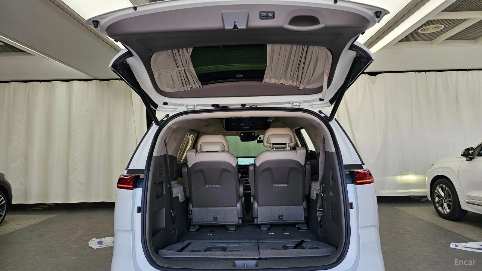Kia Carnival HIGH-LIMOUSINE* DISTRONIC* 360* КАМЕРА* ОБДУХВАНЕ*, снимка 15 - Автомобили и джипове - 55628050