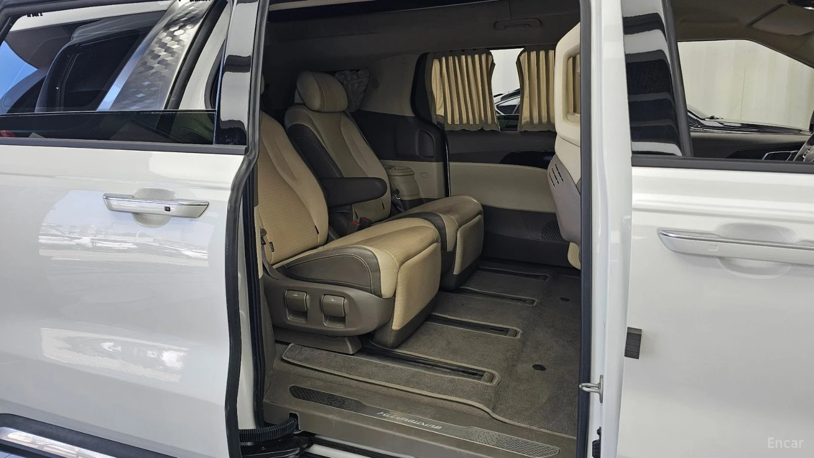 Kia Carnival HIGH-LIMOUSINE* DISTRONIC* 360* КАМЕРА* ОБДУХВАНЕ*, снимка 10 - Автомобили и джипове - 55628050