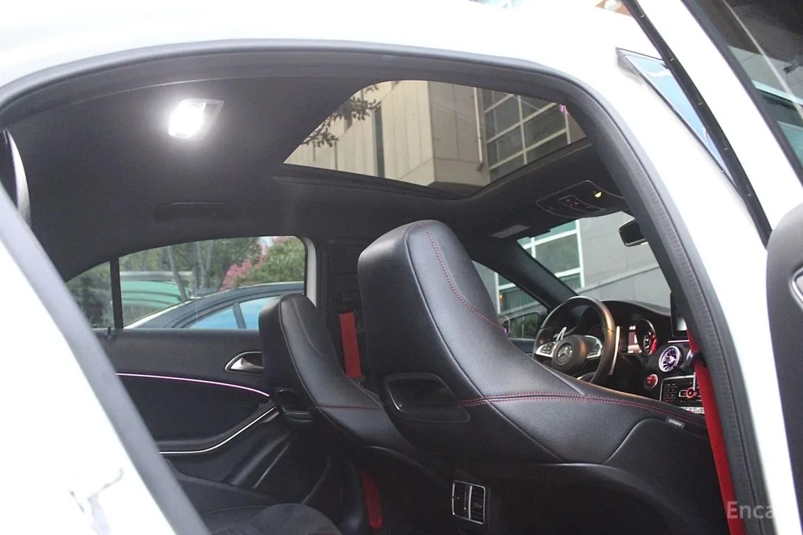 Mercedes-Benz A45 AMG 4MATIC, снимка 15 - Автомобили и джипове - 56031471