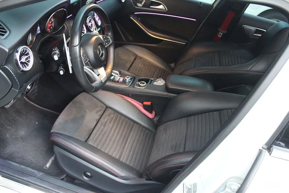Mercedes-Benz A45 AMG 4MATIC, снимка 14 - Автомобили и джипове - 56031471