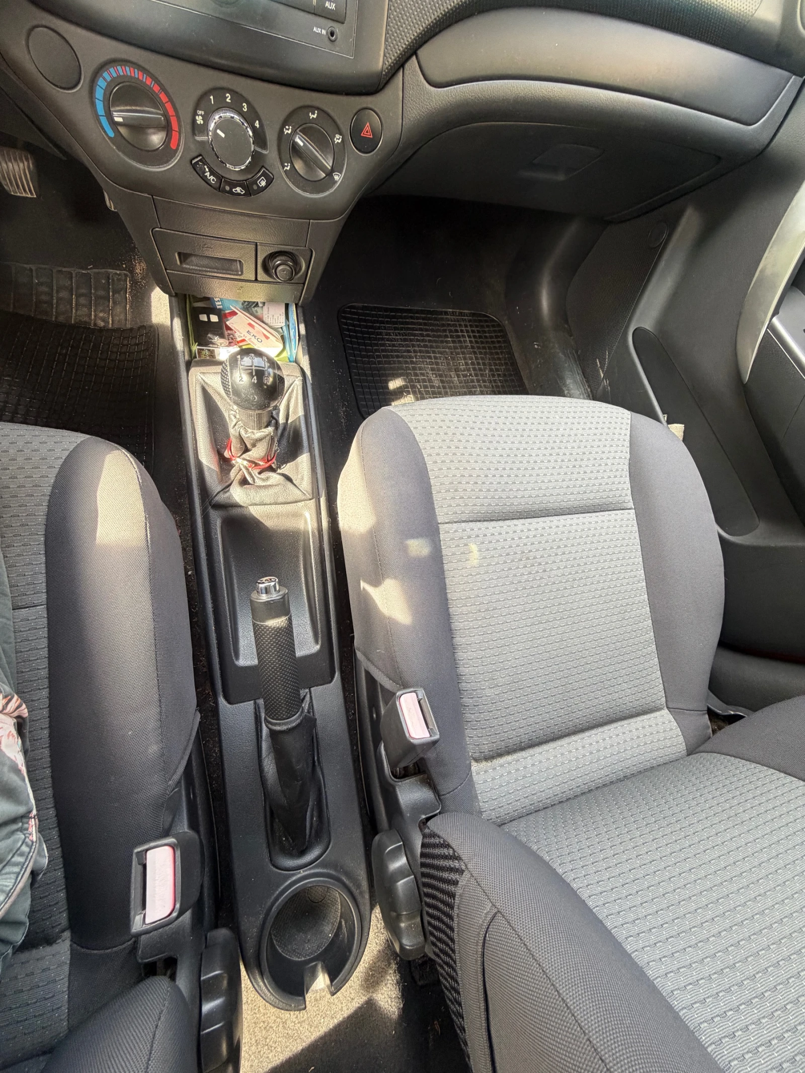 Chevrolet Aveo, снимка 11 - Автомобили и джипове - 56139198