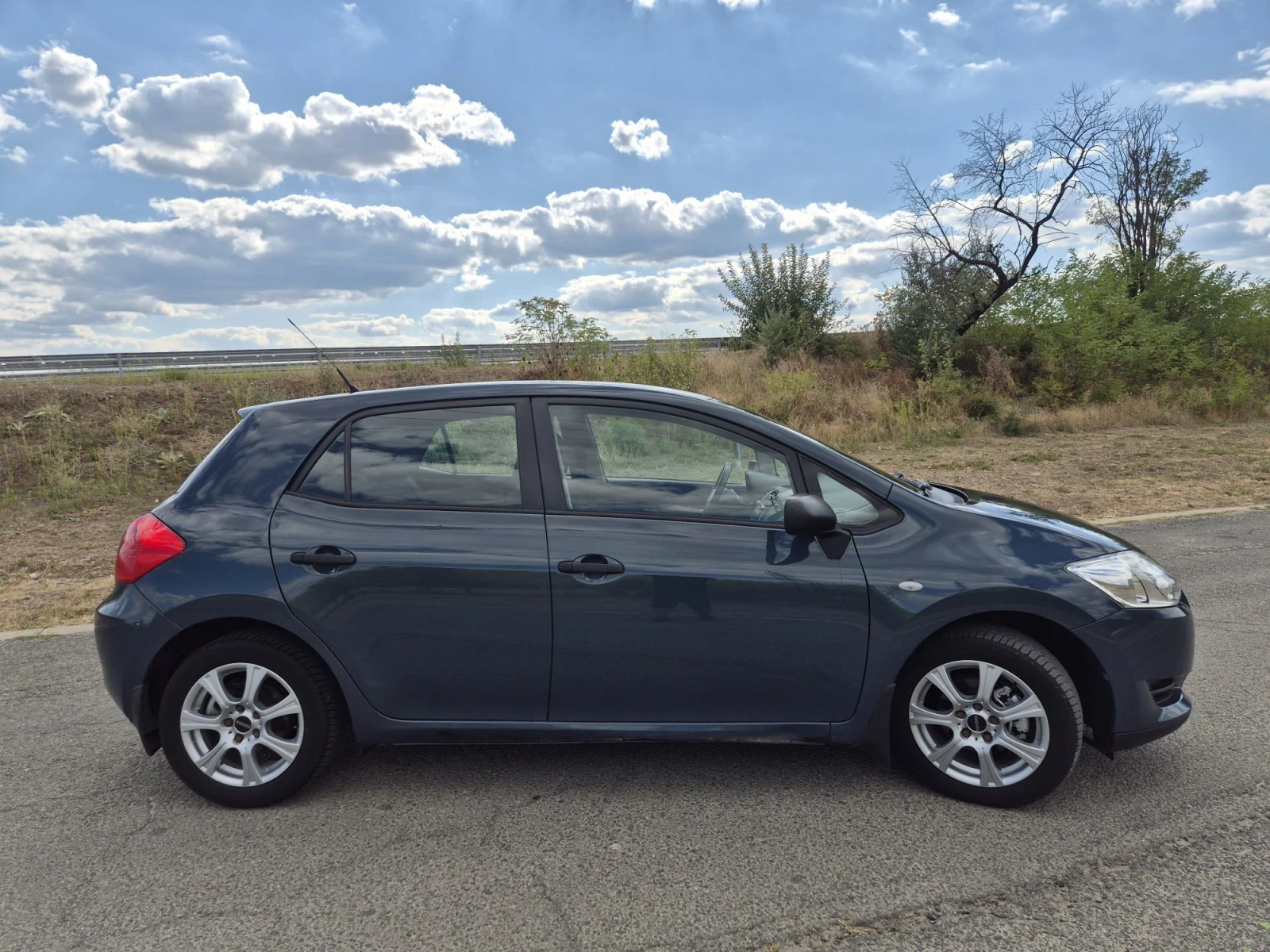 Toyota Auris 1.33i/6sk/ev5, снимка 3 - Автомобили и джипове - 56181363