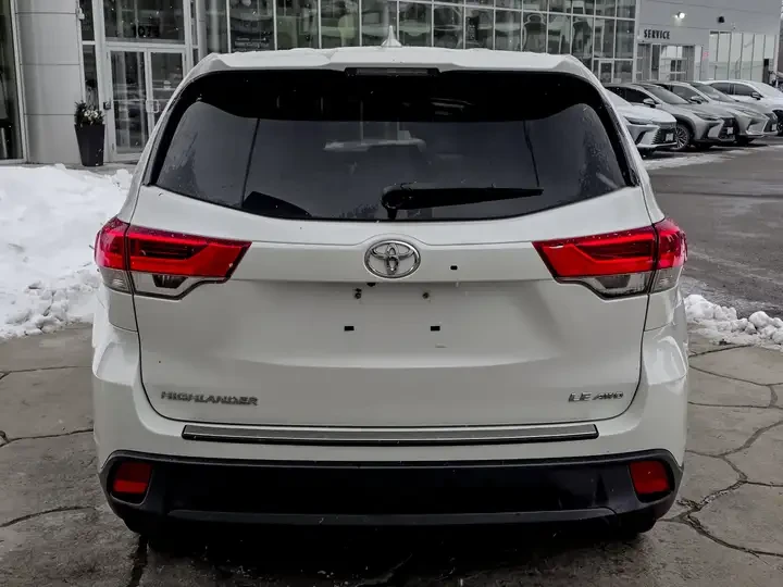 Toyota Highlander SE* CARFAX* CAM* CARPLAY* ПОДГРЕВ* 4x4* , снимка 4 - Автомобили и джипове - 53194496