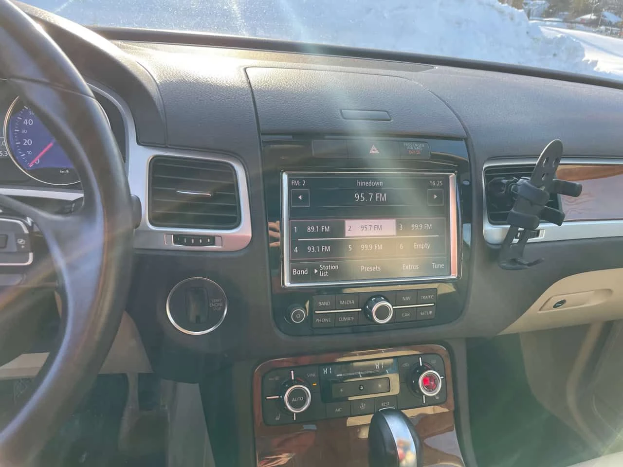 VW Touareg * 4dr TDI * ПАНО* KEYLESS* ПОДГРЕВ*  - изображение 9