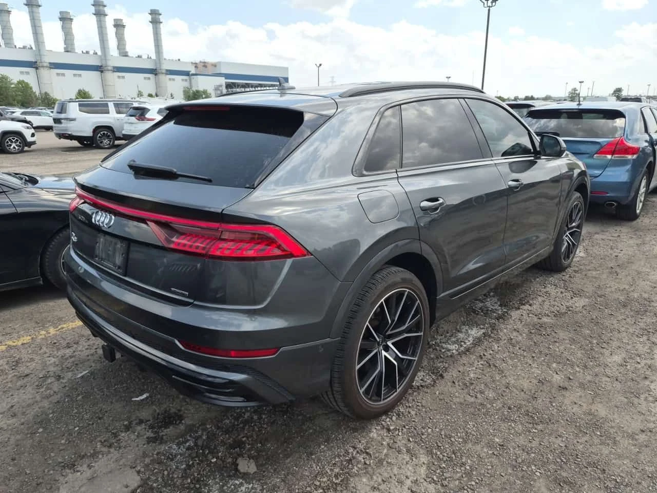 Audi Q8  S-LINE | ЦЕНА ДО БЪЛГАРИЯ | ДИСТРОНИК | ОБДУХВАНЕ, снимка 3 - Автомобили и джипове - 55165520