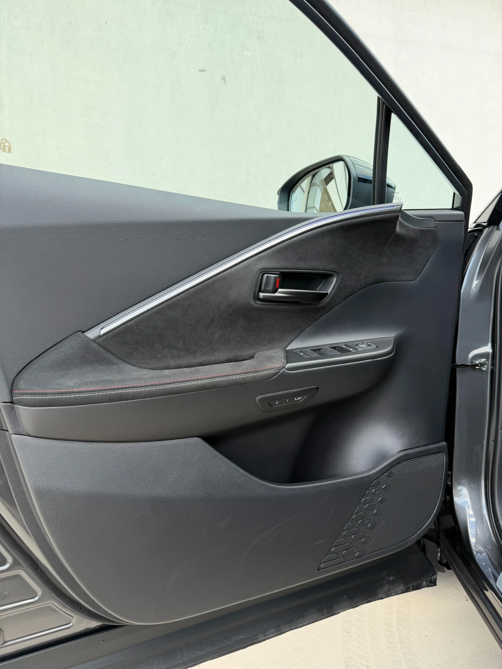 Toyota C-HR 2.0 GR Sport AWD в Гаранция, снимка 5 - Автомобили и джипове - 55948078