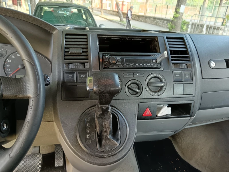 VW T5, снимка 10 - Бусове и автобуси - 48303144