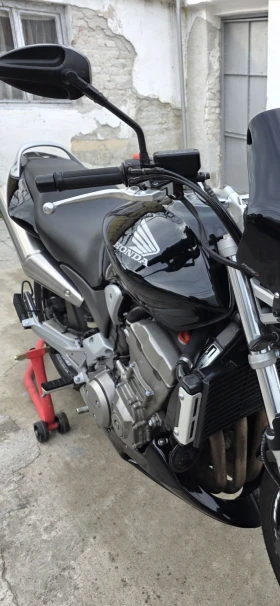 ����� �� �������� �� Honda Hornet 919i