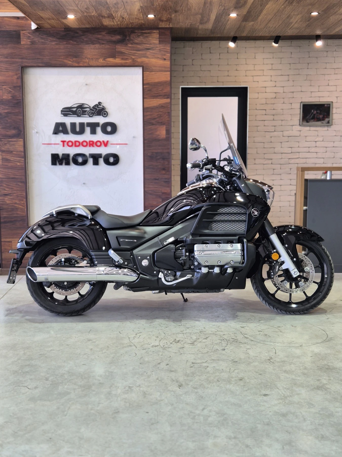 Honda Valkyrie GL 1800 C  10 000km TOP!! Нов внос от Швейцария!!!, снимка 6 - Мотоциклети и мототехника - 55500536
