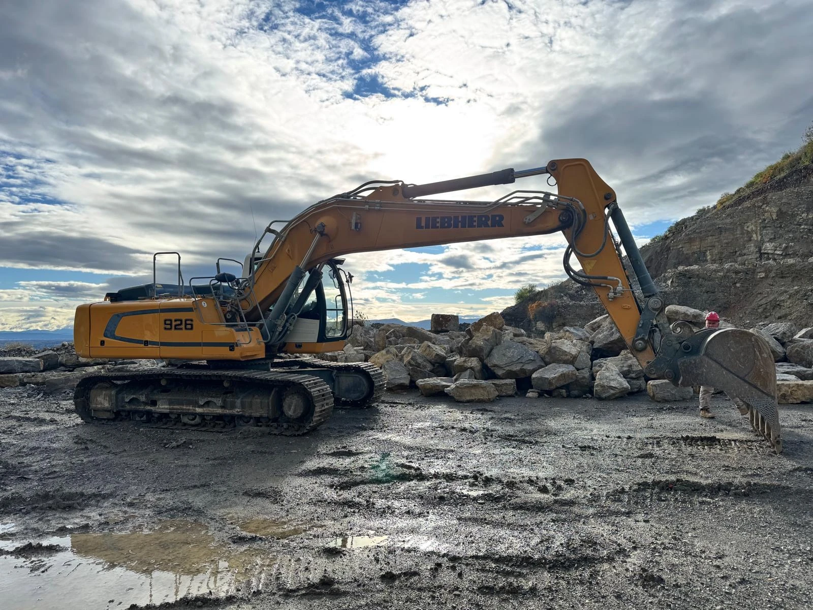  Liebherr R 926 LC  | Mobile.bg   11