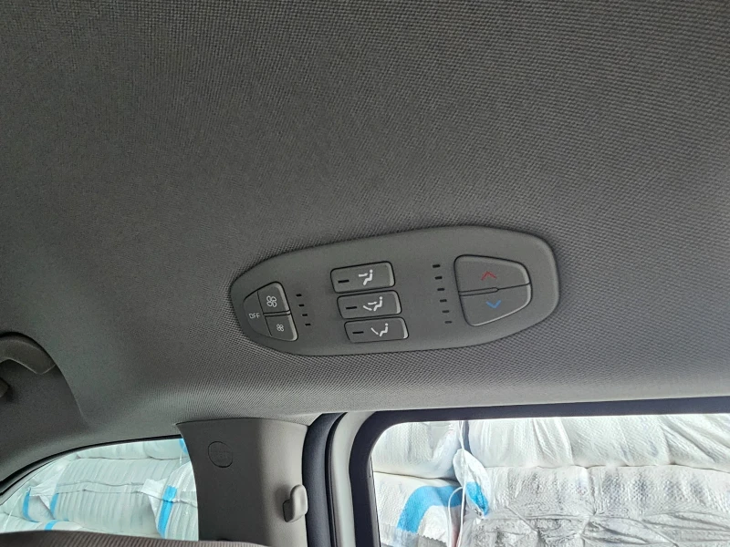 Kia Carnival 3.3 GDI, снимка 15 - Автомобили и джипове - 47286985