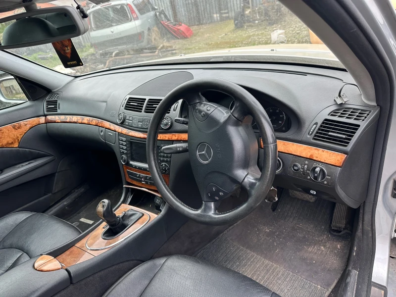 Mercedes-Benz E 320, снимка 7 - Автомобили и джипове - 50798150