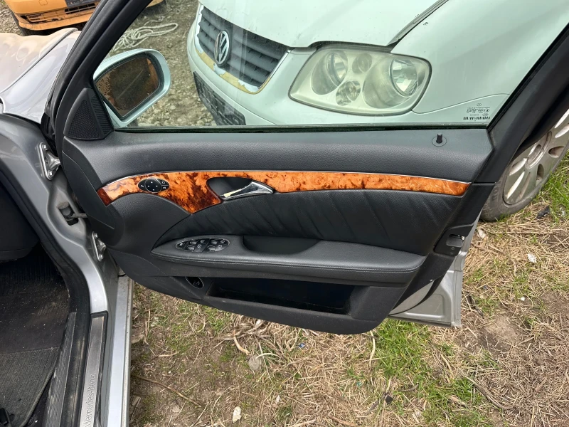Mercedes-Benz E 320, снимка 8 - Автомобили и джипове - 50798150