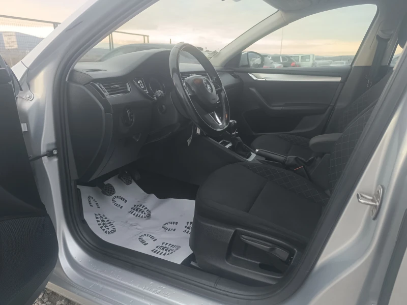 Skoda Octavia 1.6 TDI EURO6, снимка 13 - Автомобили и джипове - 52353944