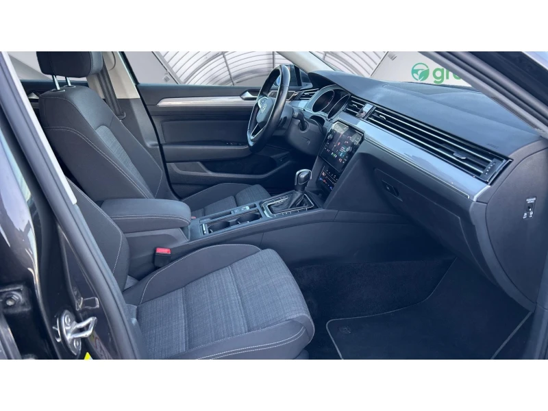 VW Passat  2. 0 TDi DSG SCR, Месечна вноска от 525 лв., снимка 9 - Автомобили и джипове - 52411050