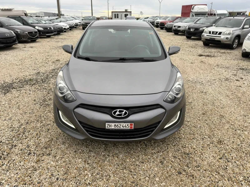Hyundai I30 1.6i Automat, снимка 3 - Автомобили и джипове - 53055189