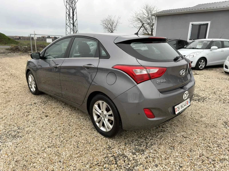 Hyundai I30 1.6i Automat, снимка 6 - Автомобили и джипове - 53055189