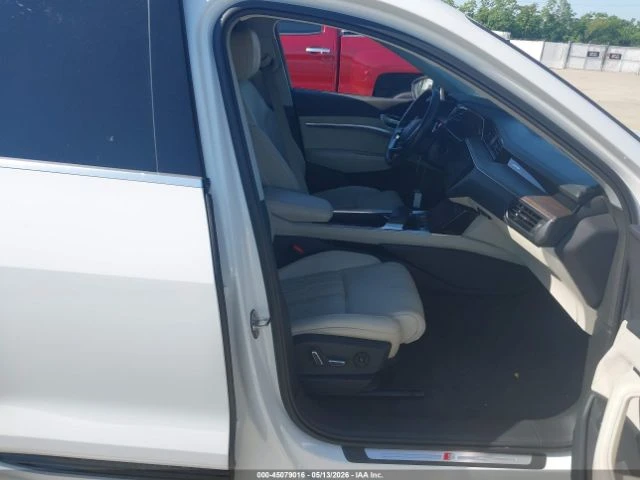 Audi E-Tron * SPORTBACK* PRESTIGE* QUATTRO* , снимка 5 - Автомобили и джипове - 55130604
