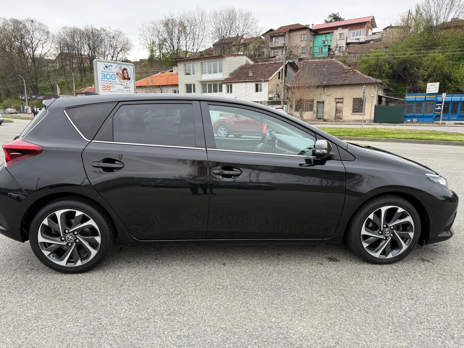 Toyota Auris  - изображение 7