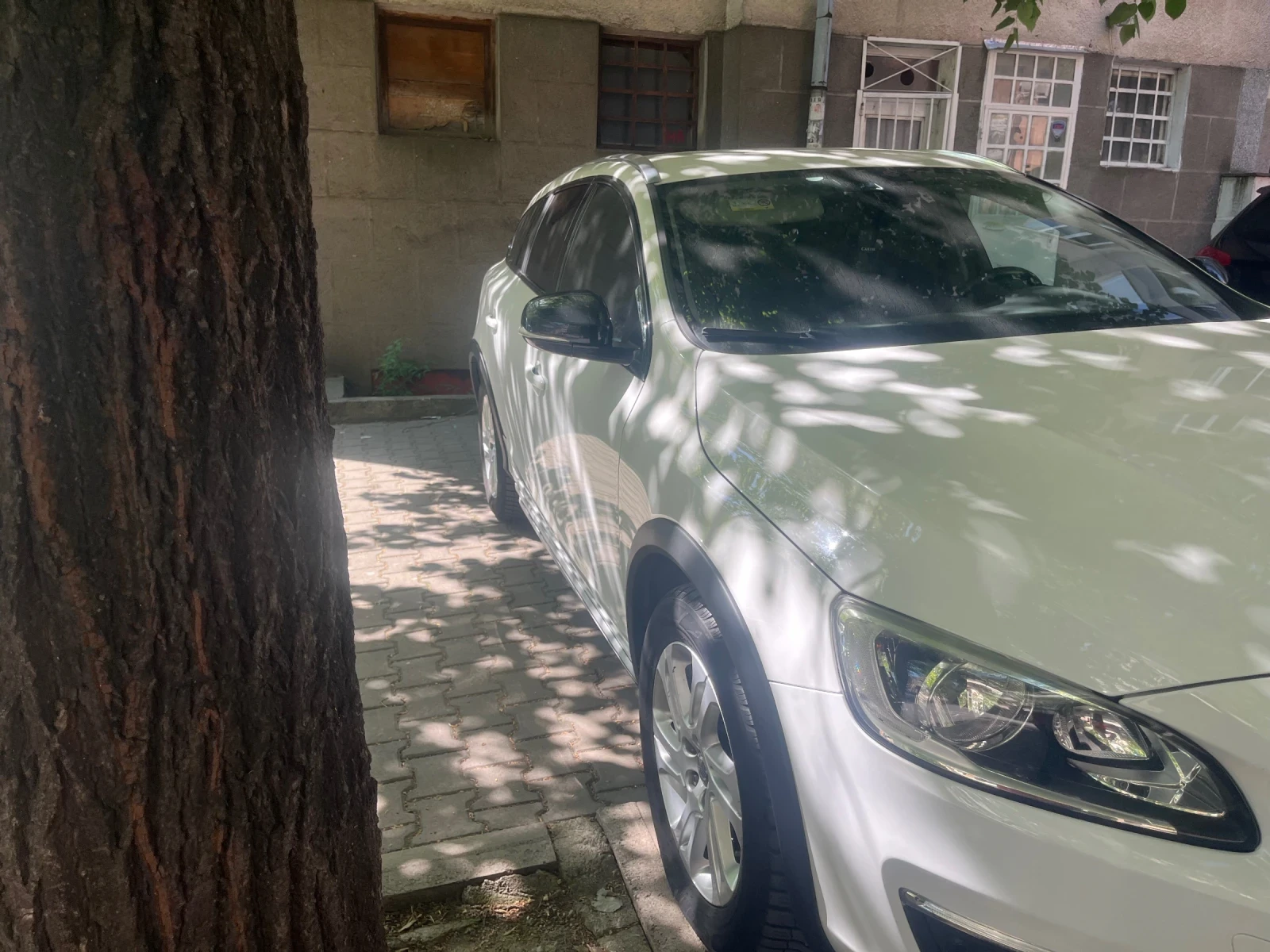 Volvo V60 Cross Country 2.0 D3 - изображение 2