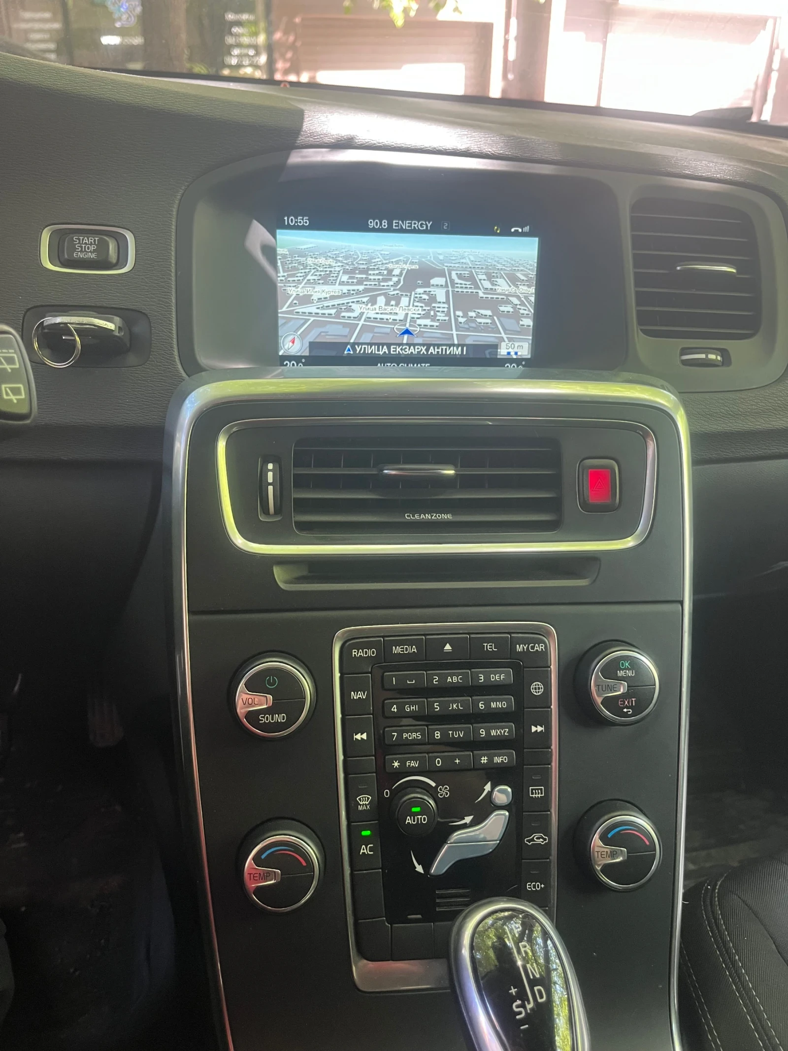 Volvo V60 Cross Country 2.0 D3 - изображение 8