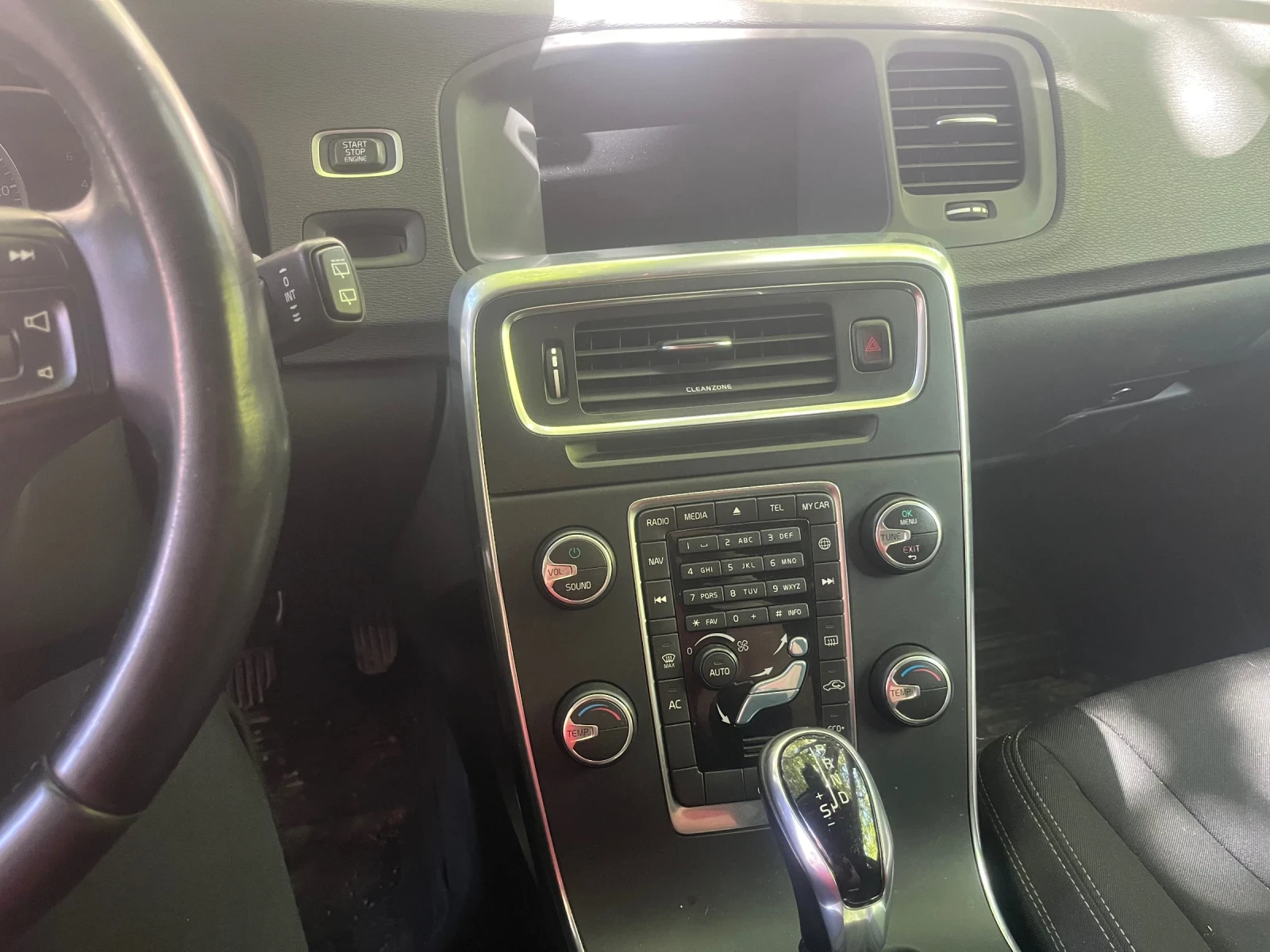 Volvo V60 Cross Country 2.0 D3 - изображение 7