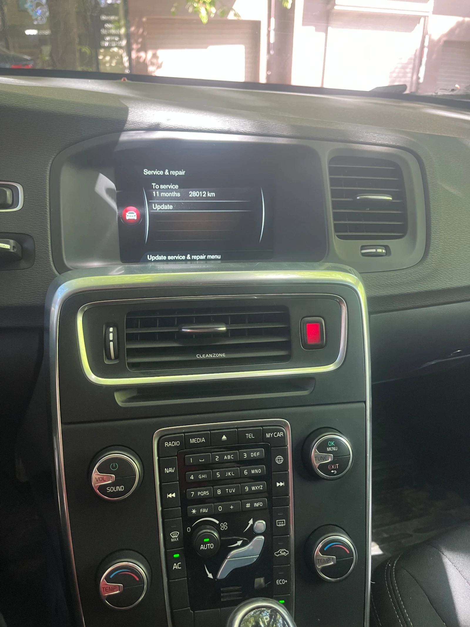 Volvo V60 Cross Country 2.0 D3 - изображение 9