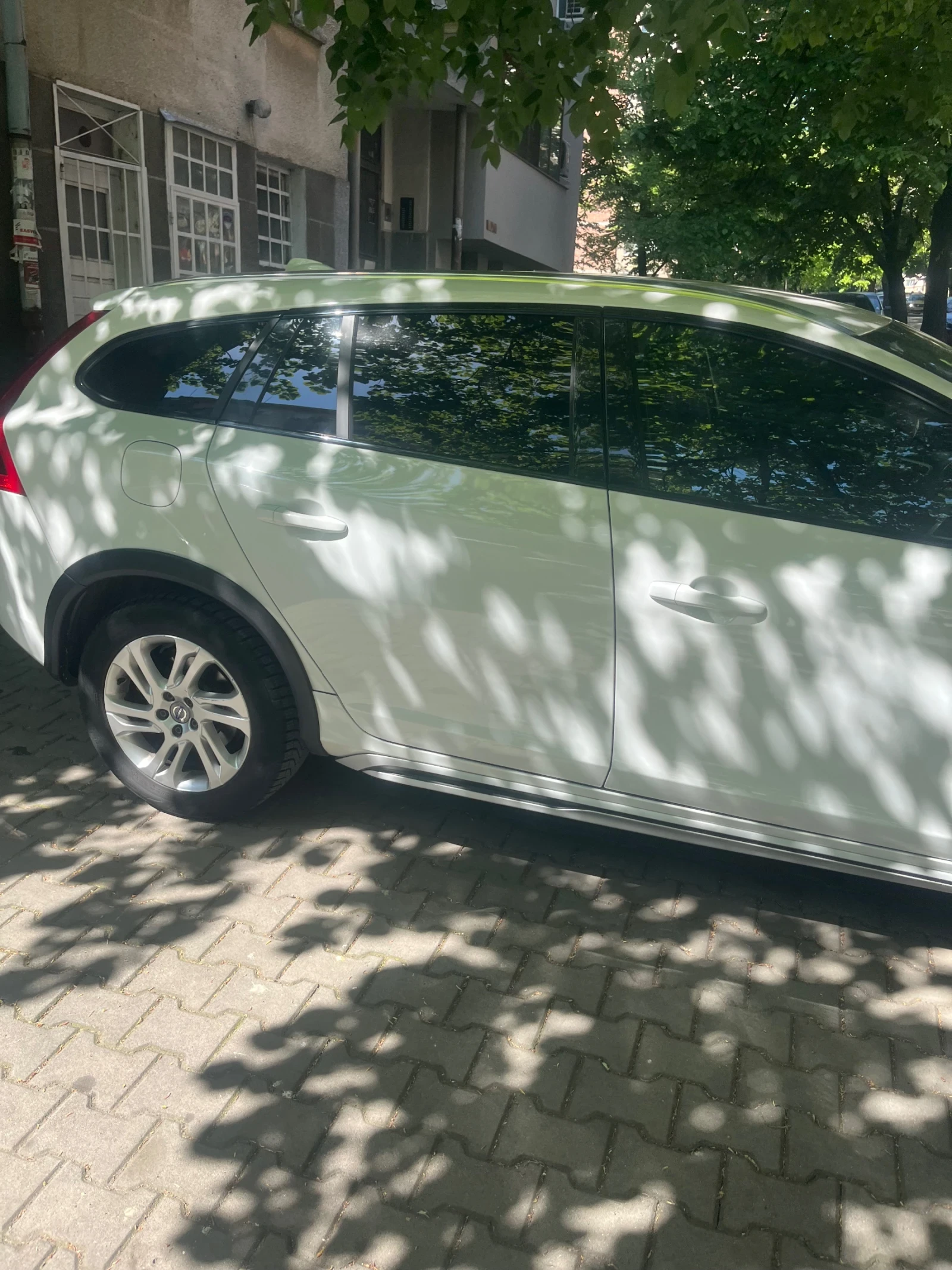 Volvo V60 Cross Country 2.0 D3 - изображение 3
