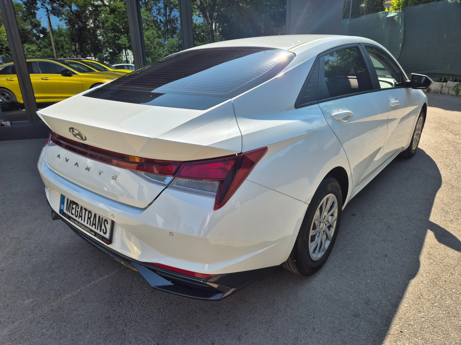 Hyundai Elantra 1.6cm3 LPG - изображение 3