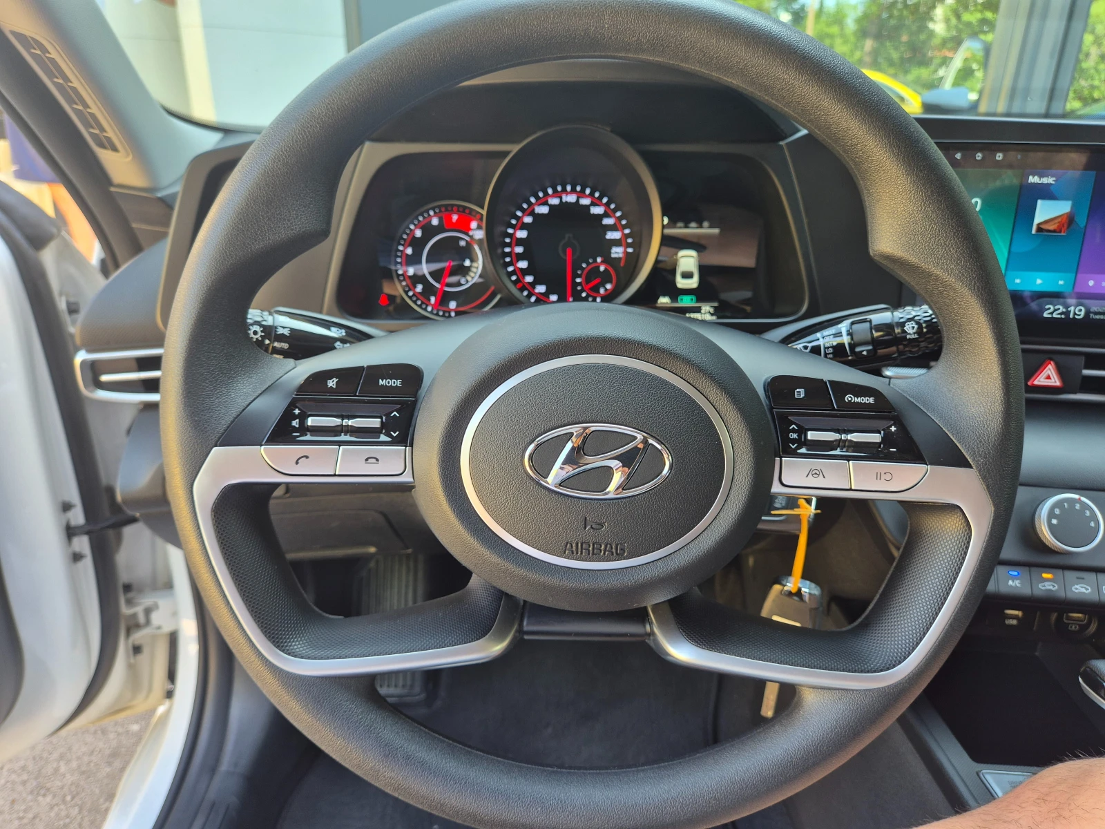 Hyundai Elantra 1.6cm3 LPG - изображение 10