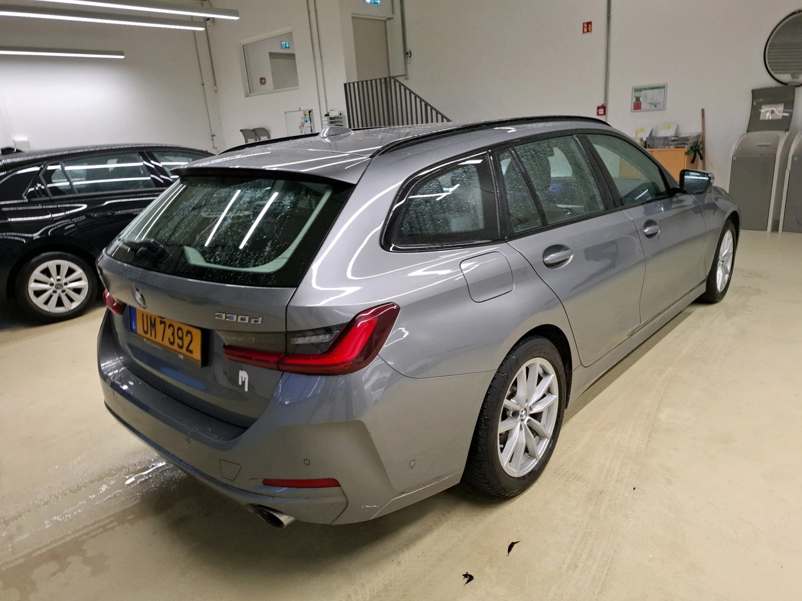 BMW 330 Touring 330d Lounge, снимка 3 - Автомобили и джипове - 54066295