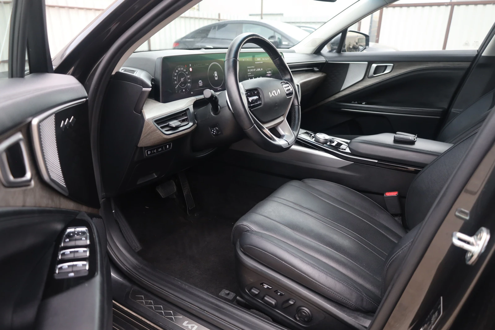 Kia K8 3.5 V6 LPG НАЛИЧНА MASSAGE KeyGO KAM Обдух Lane, снимка 11 - Автомобили и джипове - 55797689