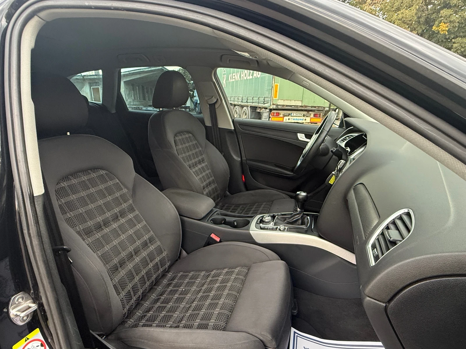 Audi A4 2.0 TDI FACELIFT, снимка 13 - Автомобили и джипове - 56167010