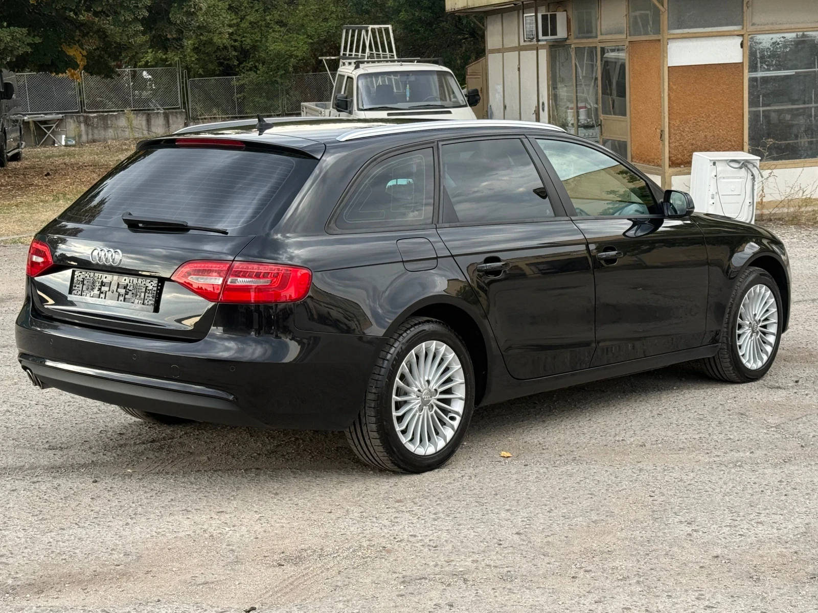 Audi A4 2.0 TDI FACELIFT, снимка 5 - Автомобили и джипове - 56167010